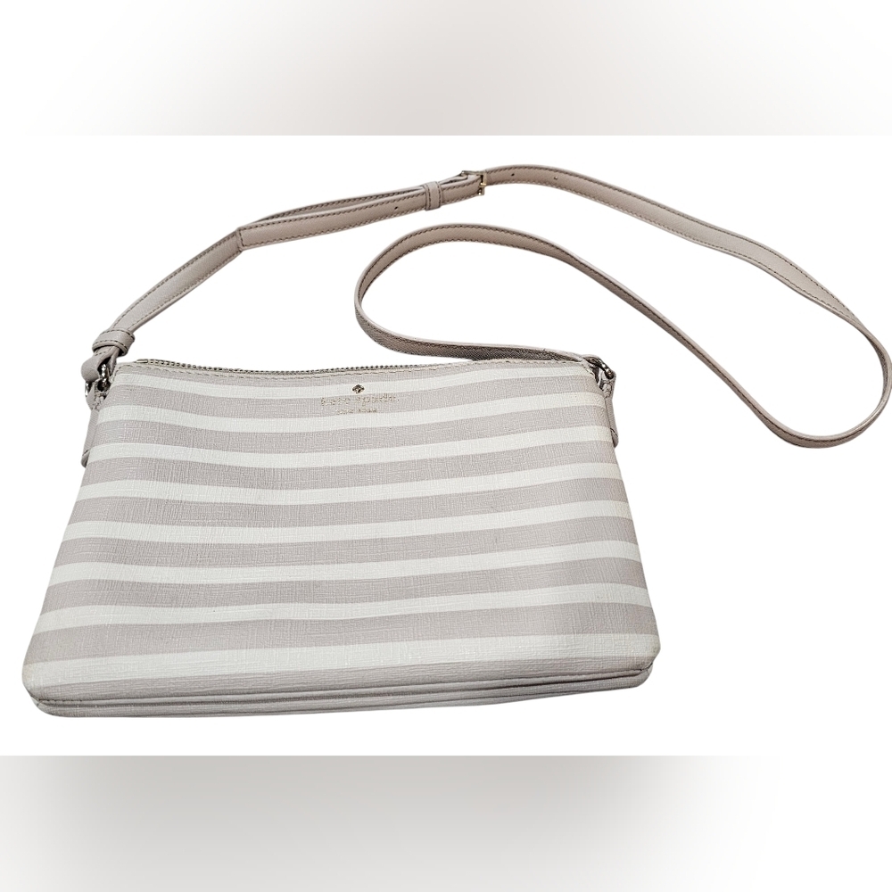 Kate Spade Storybook Fairmount Square Carolyn Crossbody Purse. In Used Condition